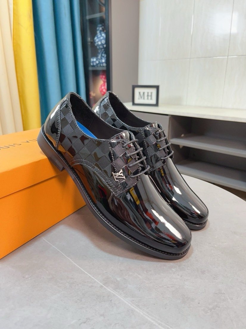 Louis Vuitton Black Glossy Lace-Up Dress Shoes - Rounded Toe